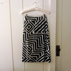Maxi black & white geometric shapes
